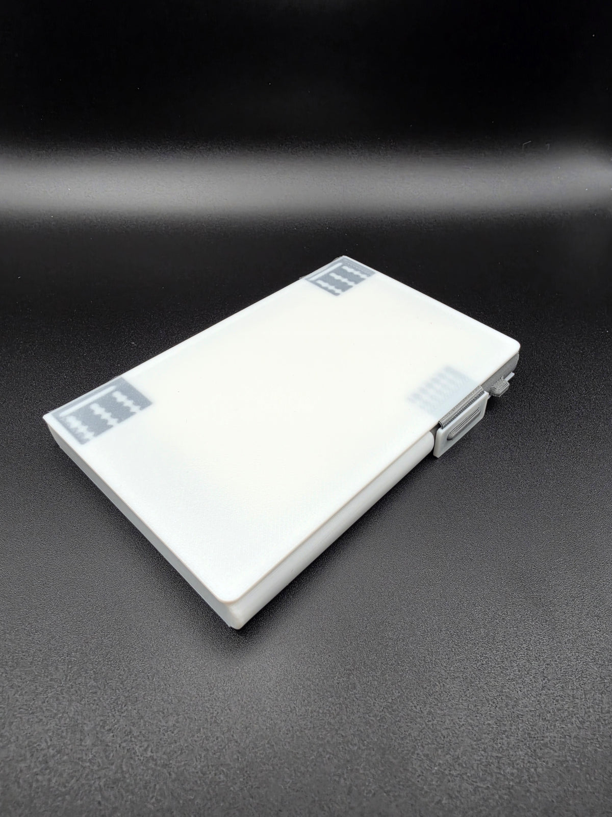 white folio case closed